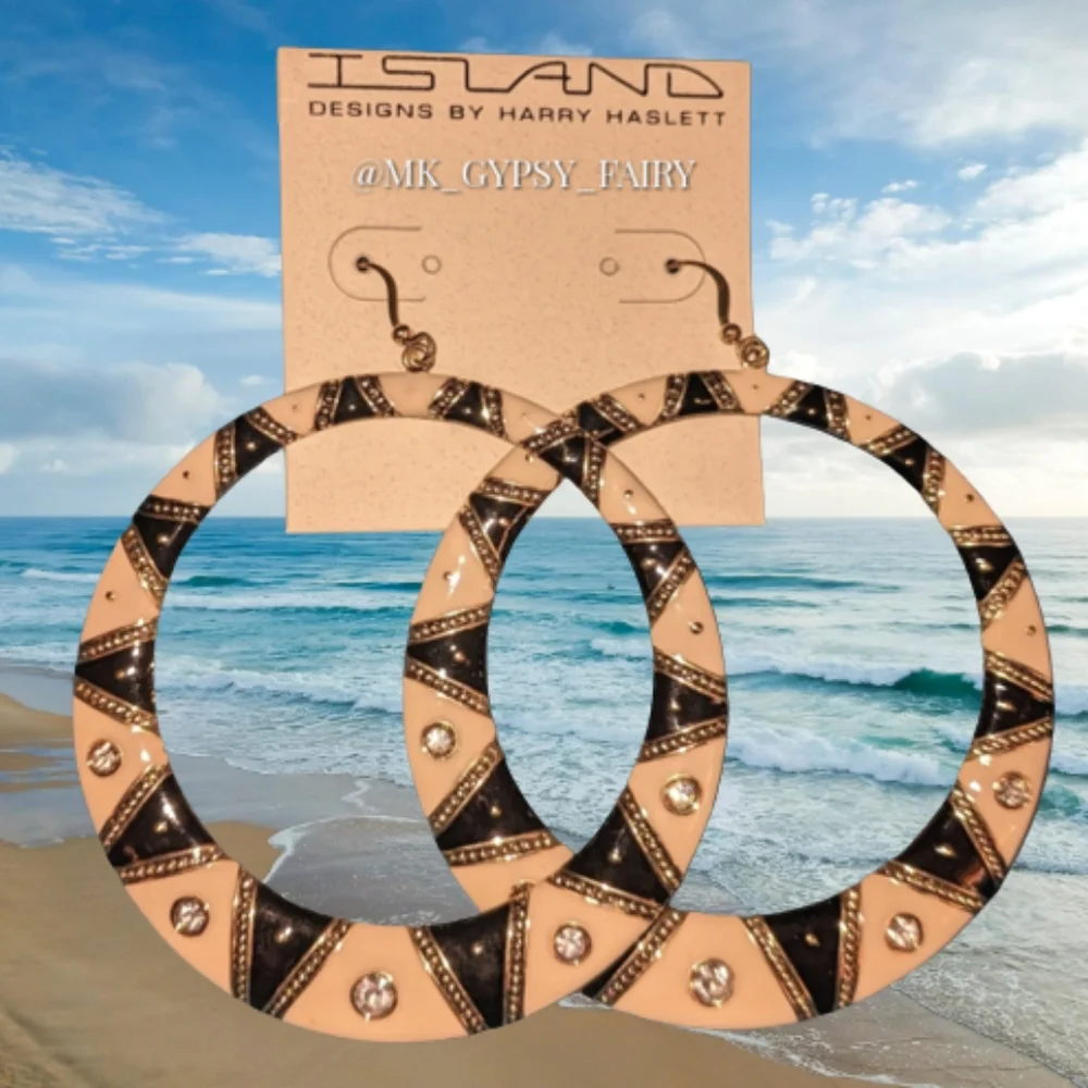 Island Designs by Harry Haslett Earrings LARGE Circular Black and Cream Dangle - Picture 1 of 11